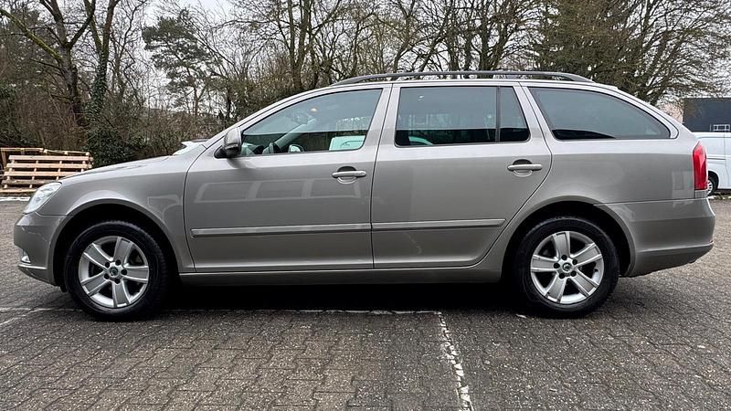 Gebraucht Skoda Octavia 105 PS (77 kW) 2010 Grau Kombi