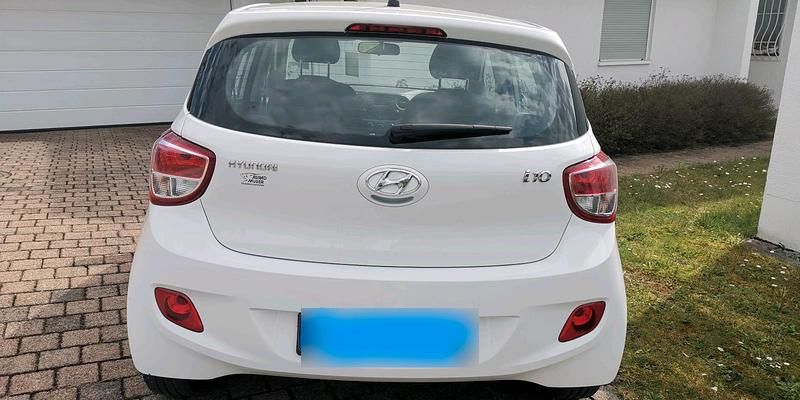 Gebraucht Hyundai i10 67 PS (49 kW) 2015 Weiß Kleinwagen