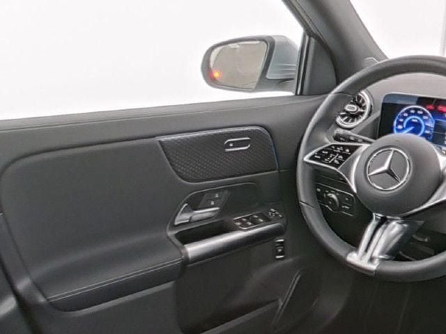 Gebraucht Mercedes EQA300 167 kW (228 PS) 2024 Metalliclack hightechsilber SUV