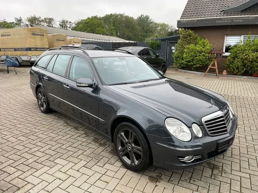 Second-hand Mercedes E200 184 CP (135 kW) 2008 Gri Break