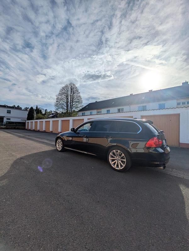 Second-hand BMW 325 218 CP (160 kW) 2011 Negru Break