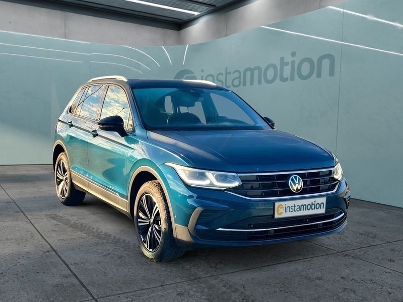 Blau Gebraucht 2022 VW Tiguan Active SUV | 30.900 € (Teuer) - Bild 1/4