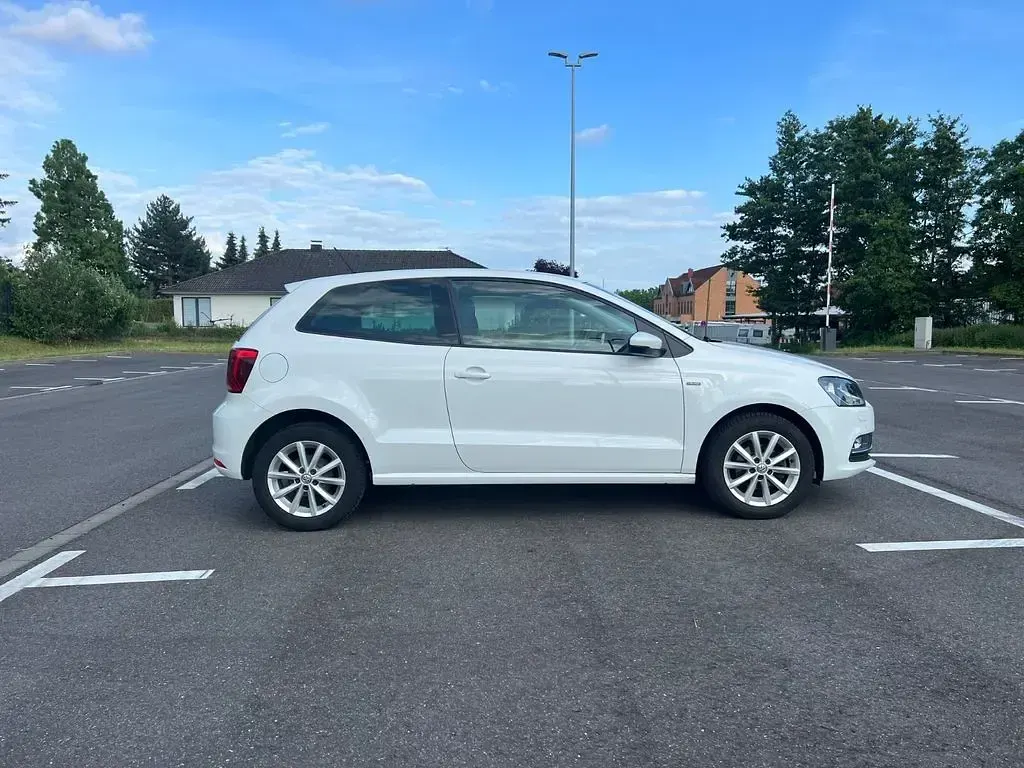 Gebraucht VW Polo LOUNGE 75 PS (55 kW) 2015 Weiß Kleinwagen