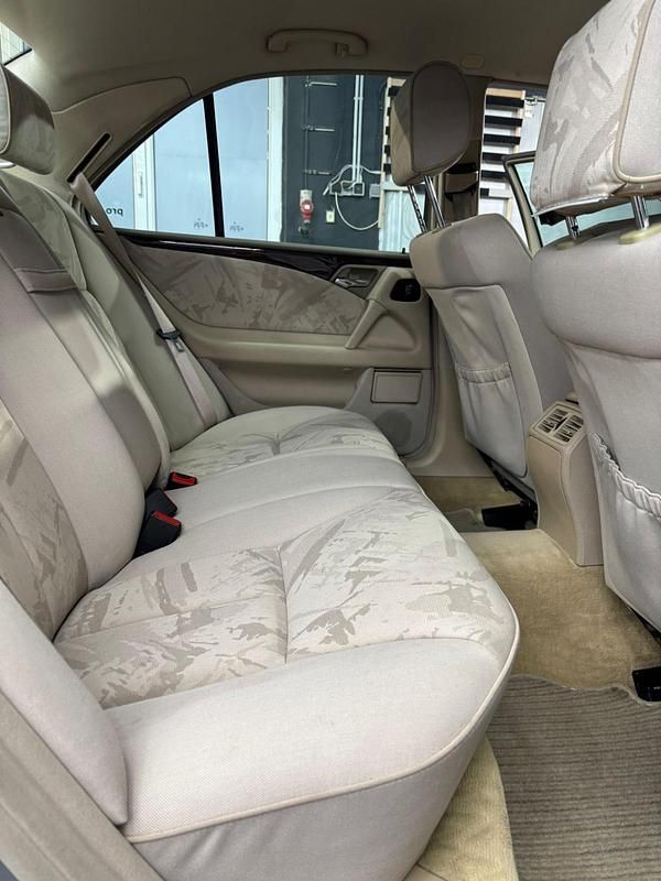 Gebraucht Mercedes E280 150 PS (110 kW) 1998 Silber Limousine