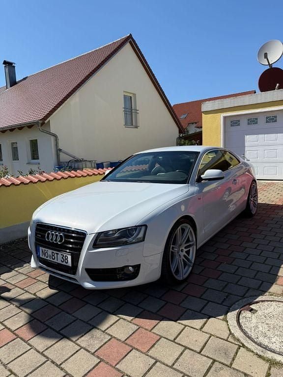 Weiß Gebraucht 2010 Audi A5 Sport Coupé | 11.000 € (Etwas zu teuer) - Bild 1/4