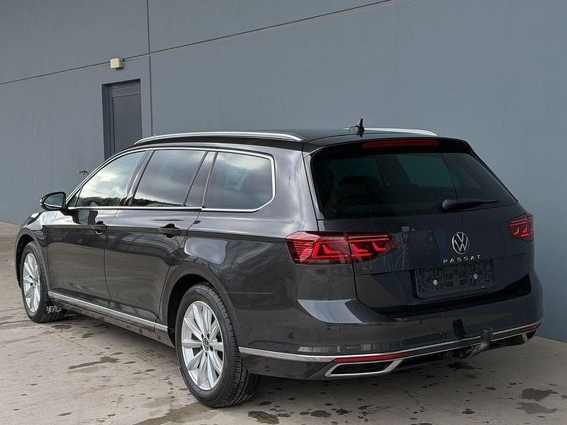 Gebraucht VW Passat Elegance 150 PS (110 kW) 2022 Grau Kombi