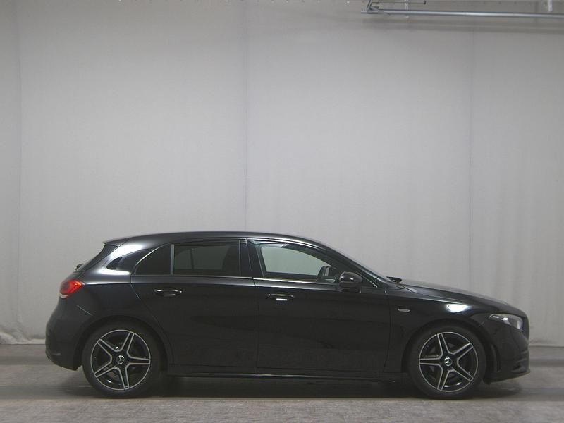 Schwarz Gebraucht 2021 Mercedes A180 AMG line Limousine | 18.980 € (Superpreis) - Bild 1/4