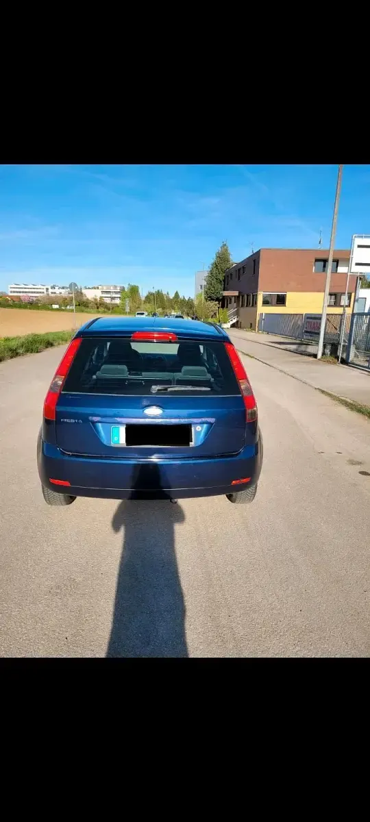 Second-hand Ford Fiesta 80 CP (58 kW) 2005 Albastru Hatchback