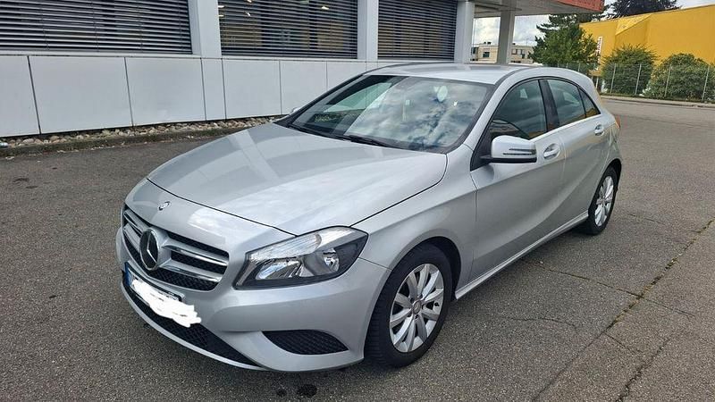 Silber Gebraucht 2013 Mercedes A180 Limousine | 11.500 € (Fairer Preis) - Bild 1/4