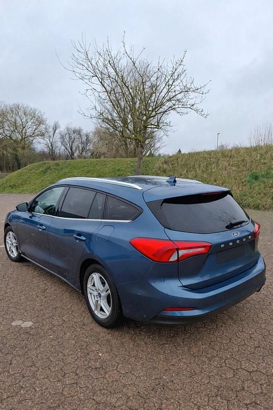 Gebraucht Ford Focus Titanium 125 PS (91 kW) 2020 Blau Limousine