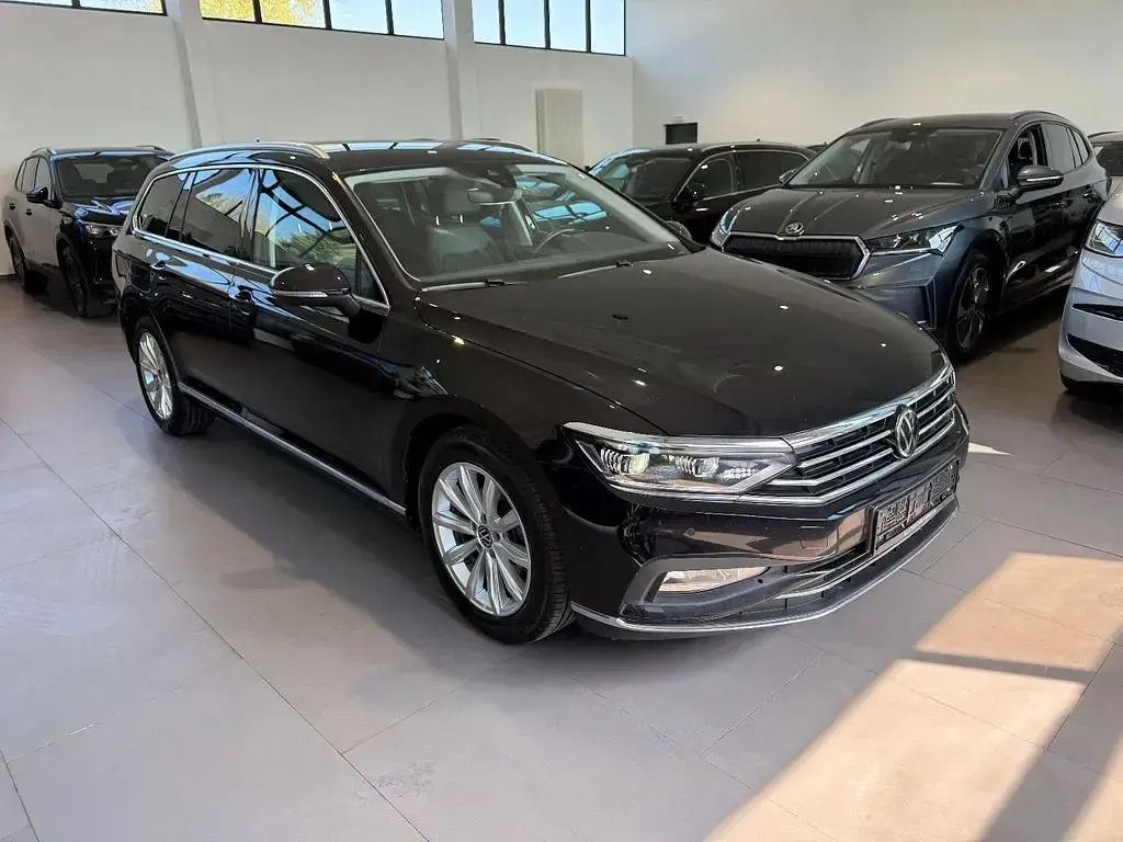 Gebraucht VW Passat Elegance 200 PS (147 kW) 2022 Deep black perleffekt Kombi