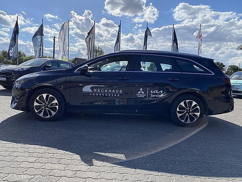 Gebraucht Kia Ceed Sportswagon Spirit 105 PS (77 kW) 2022 Schwarz (zilinaschwarz) Kombi