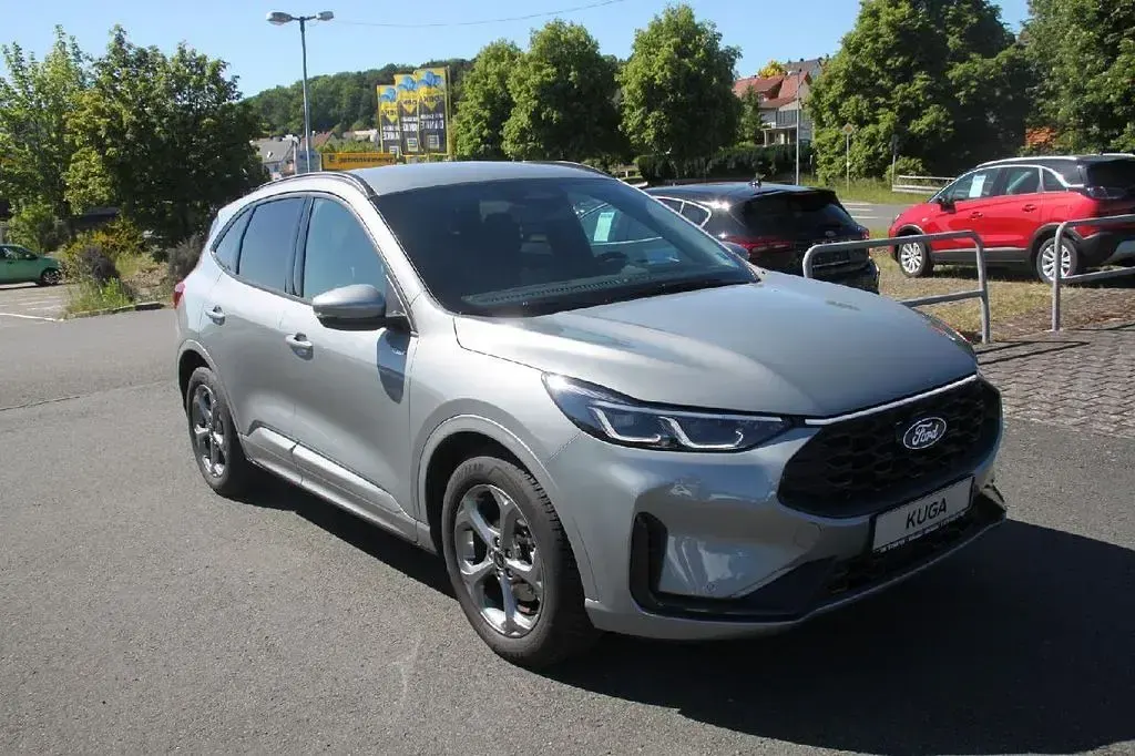 Gebraucht Ford Kuga ST-Line 152 PS (111 kW) 2025 Solarsilber SUV