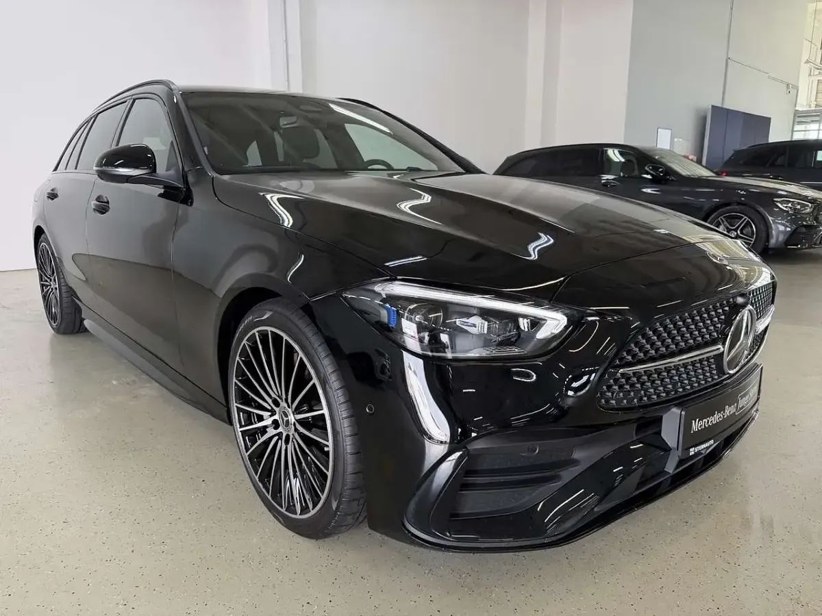 Gebraucht Mercedes C200 AMG line 163 PS (119 kW) 2025 Unilack schwarz Kombi