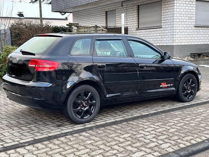 Gebraucht Audi A3 Attraction 105 PS (77 kW) 2012 Schwarz Kleinwagen