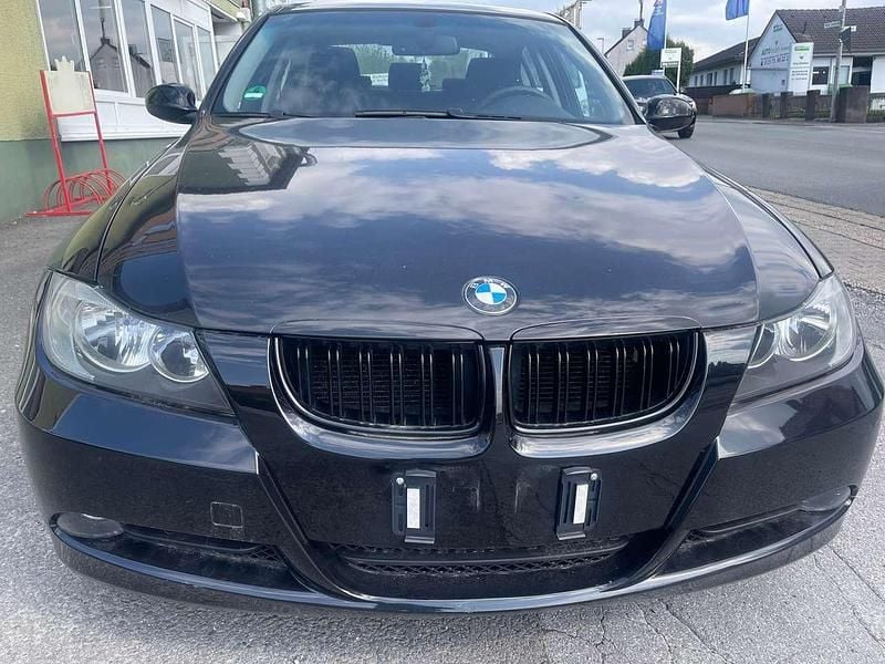 Schwarz Gebraucht 2007 BMW 318 Limousine | 4.400 € (Fairer Preis) - Bild 1/4