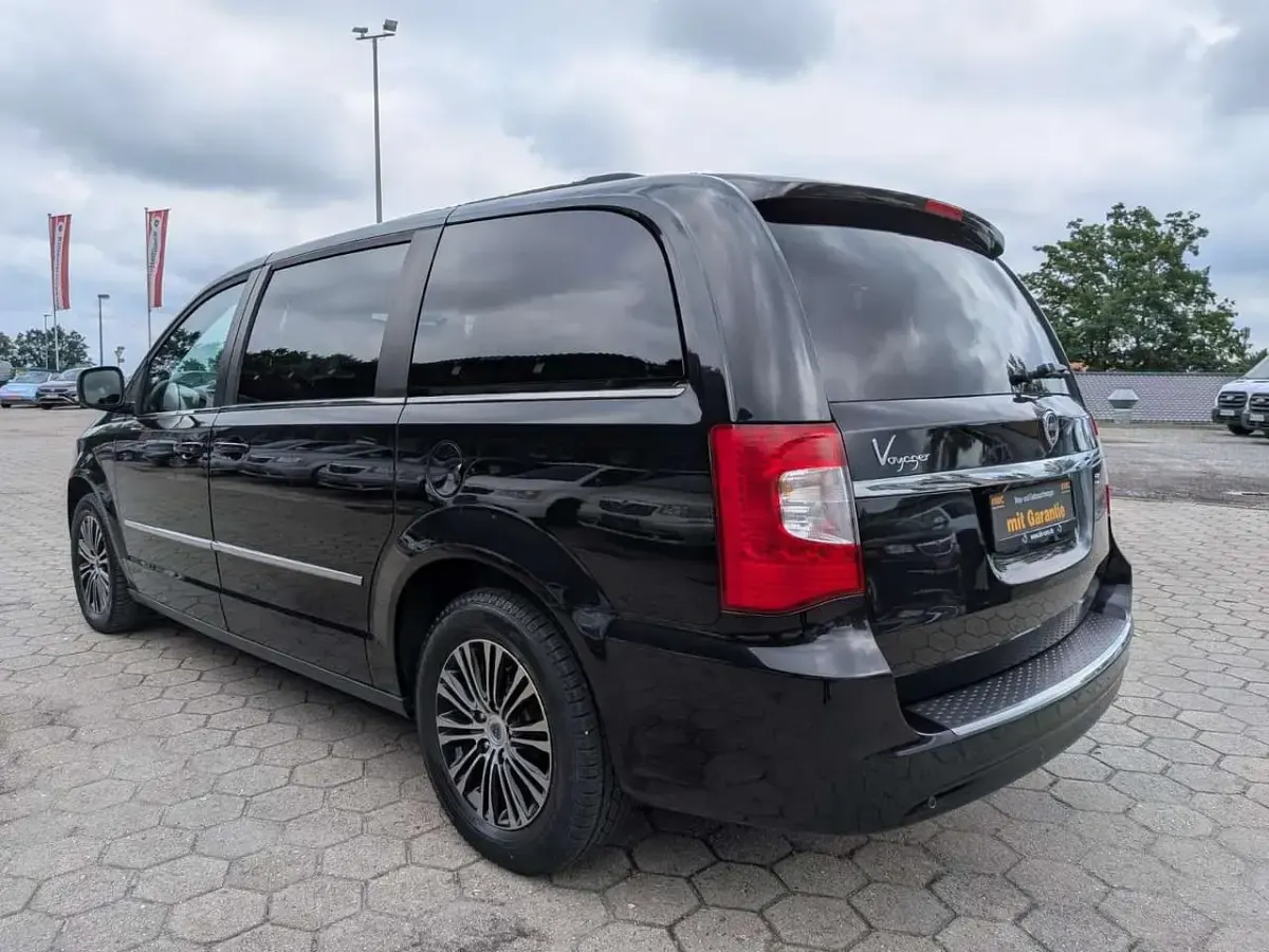 Gebraucht Lancia Voyager S 177 PS (130 kW) 2015 Schwarz Van / Kleinbus