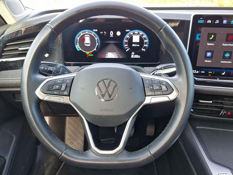 Gebraucht VW Passat 150 PS (110 kW) 2024 Schwarz metallic Kombi