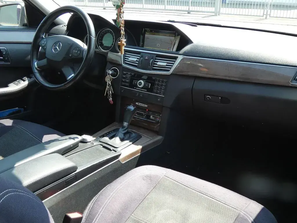 Usata Mercedes E250 Elegance 204 CV (150 kW) 2011 Grigio Berlina