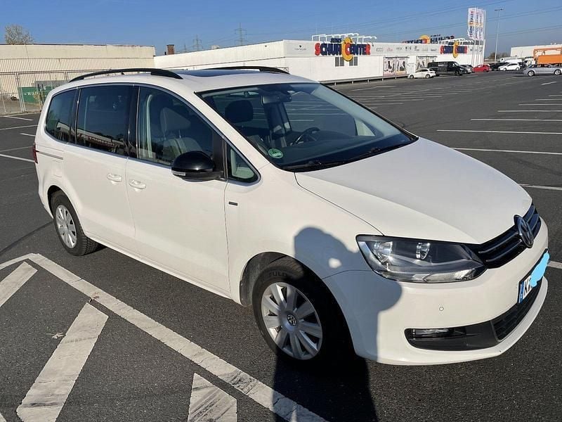 Weiß Gebraucht 2013 VW Sharan Van / Kleinbus | 9.500 € (Guter Preis) - Bild 1/4
