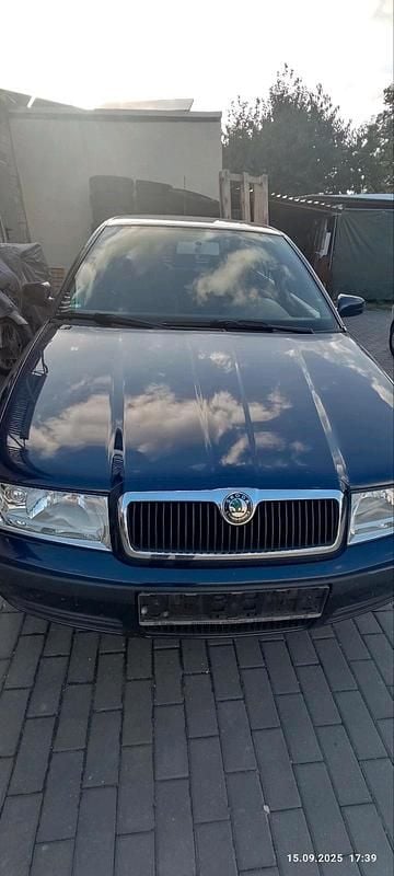 Blau Gebraucht 2004 Skoda Octavia Limousine | 1.400 € (Superpreis) - Bild 1/4