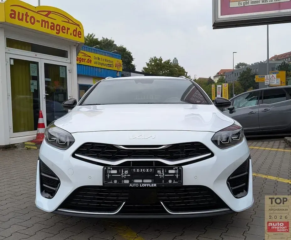 Gebraucht Kia Ceed 160 PS (117 kW) 2023 Weiß Kleinwagen