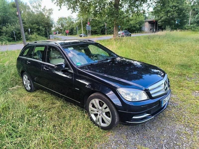 Blau Gebraucht 2010 Mercedes C180 Avantgarde Kombi | 5.200 € (Guter Preis) - Bild 1/4