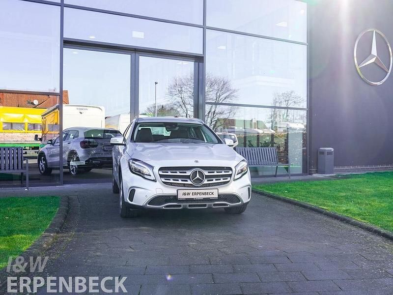 Gebraucht Mercedes GLA180 Urban 122 PS (89 kW) 2019 Silber SUV