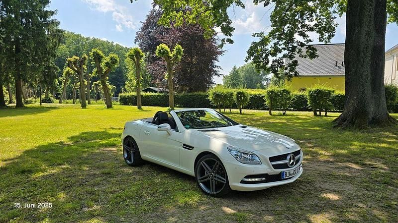 Weiß Gebraucht 2013 Mercedes SLK200 Cabrio | 20.000 € (Fairer Preis) - Bild 1/4