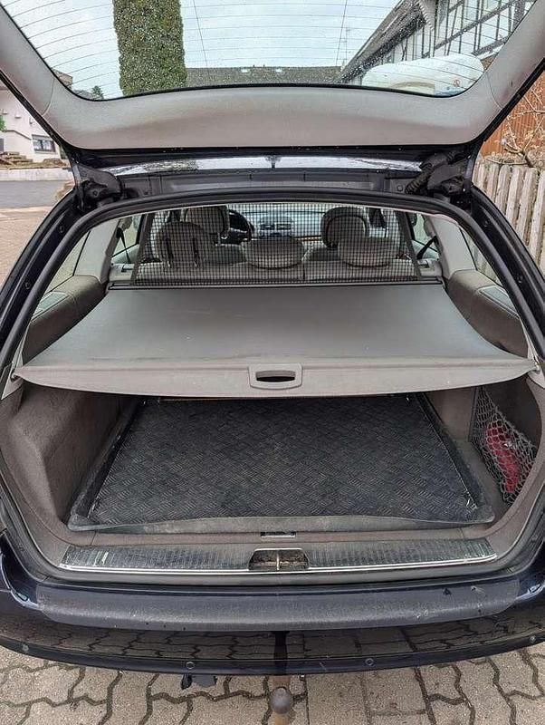 Gebraucht Mercedes E200 Classic 184 PS (135 kW) 2007 Blau Kombi