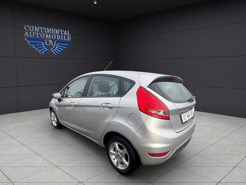 Gebraucht Ford Fiesta Trend 82 PS (60 kW) 2009 Polarsilber Kleinwagen