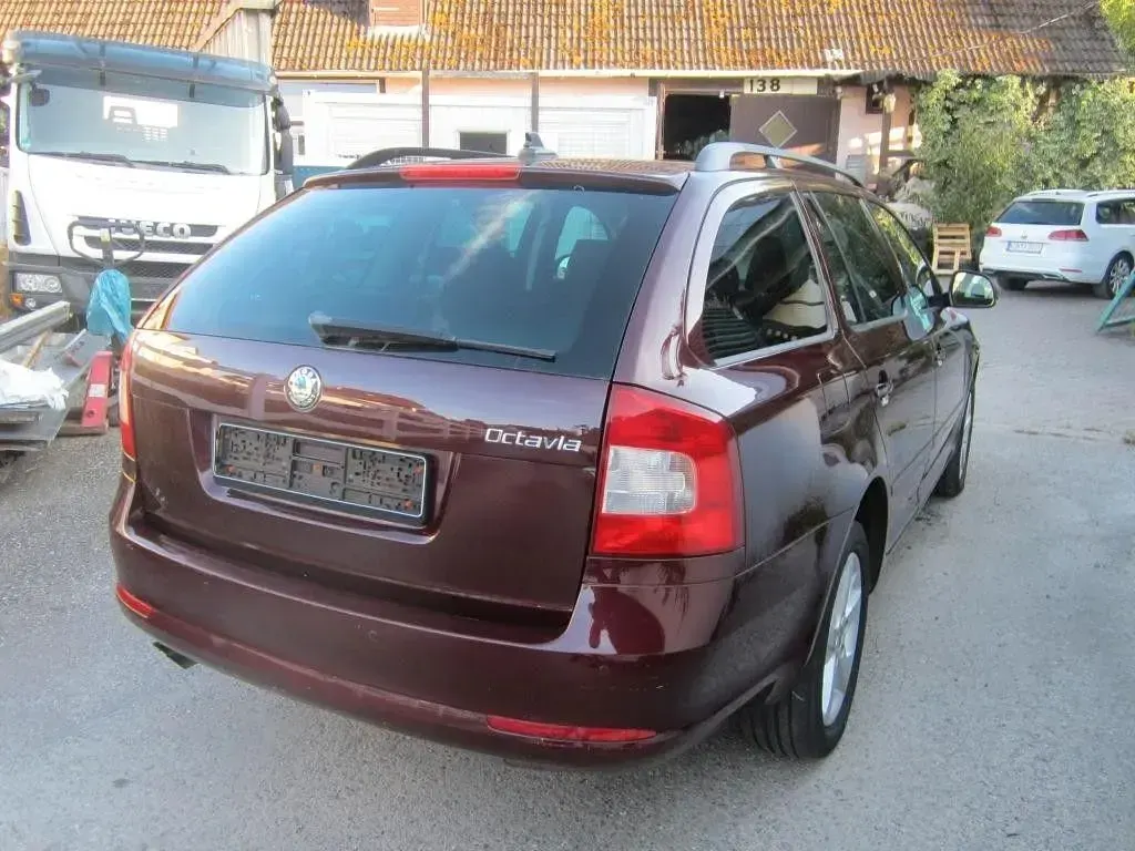 Gebraucht Skoda Octavia Family 152 PS (111 kW) 2012 Rot Limousine