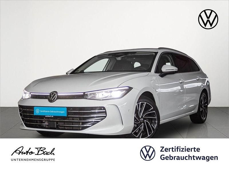 Oryxweiß perlmutteffekt Gebraucht 2025 VW Passat Elegance Kombi | 52.980 € - Bild 1/4