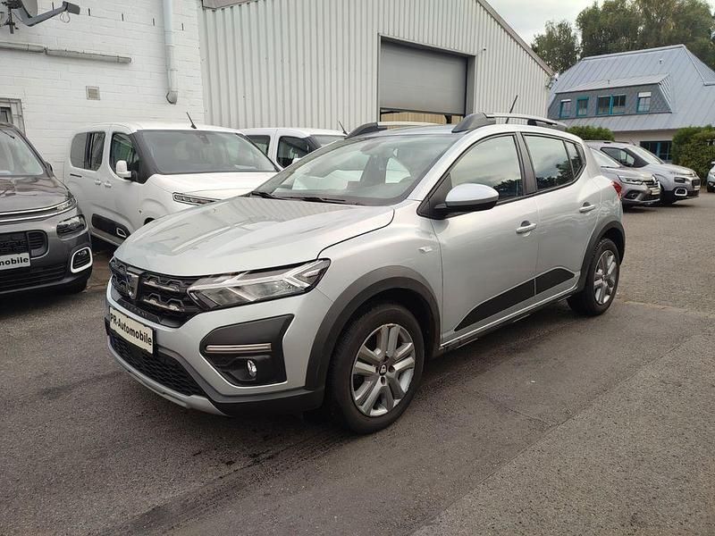 Silber Gebraucht 2022 Dacia Sandero Stepway Kleinwagen | 14.999 € (Guter Preis) - Bild 1/4