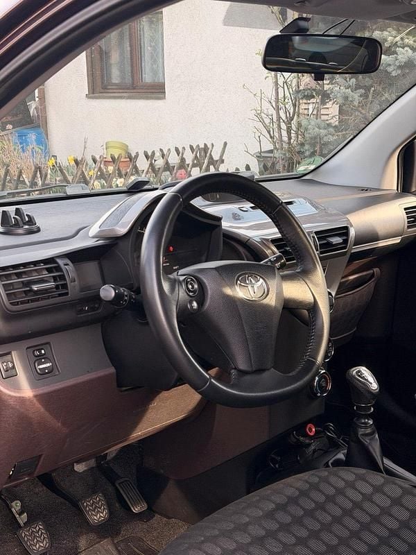 Gebraucht Toyota iQ 68 PS (50 kW) 2011 Kleinwagen