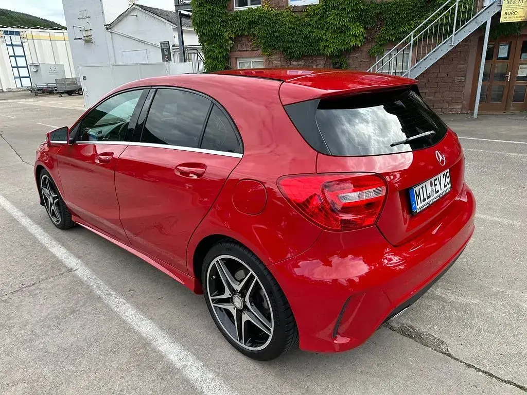 Gebraucht Mercedes A180 AMG line 109 PS (80 kW) 2015 Rot Kleinwagen