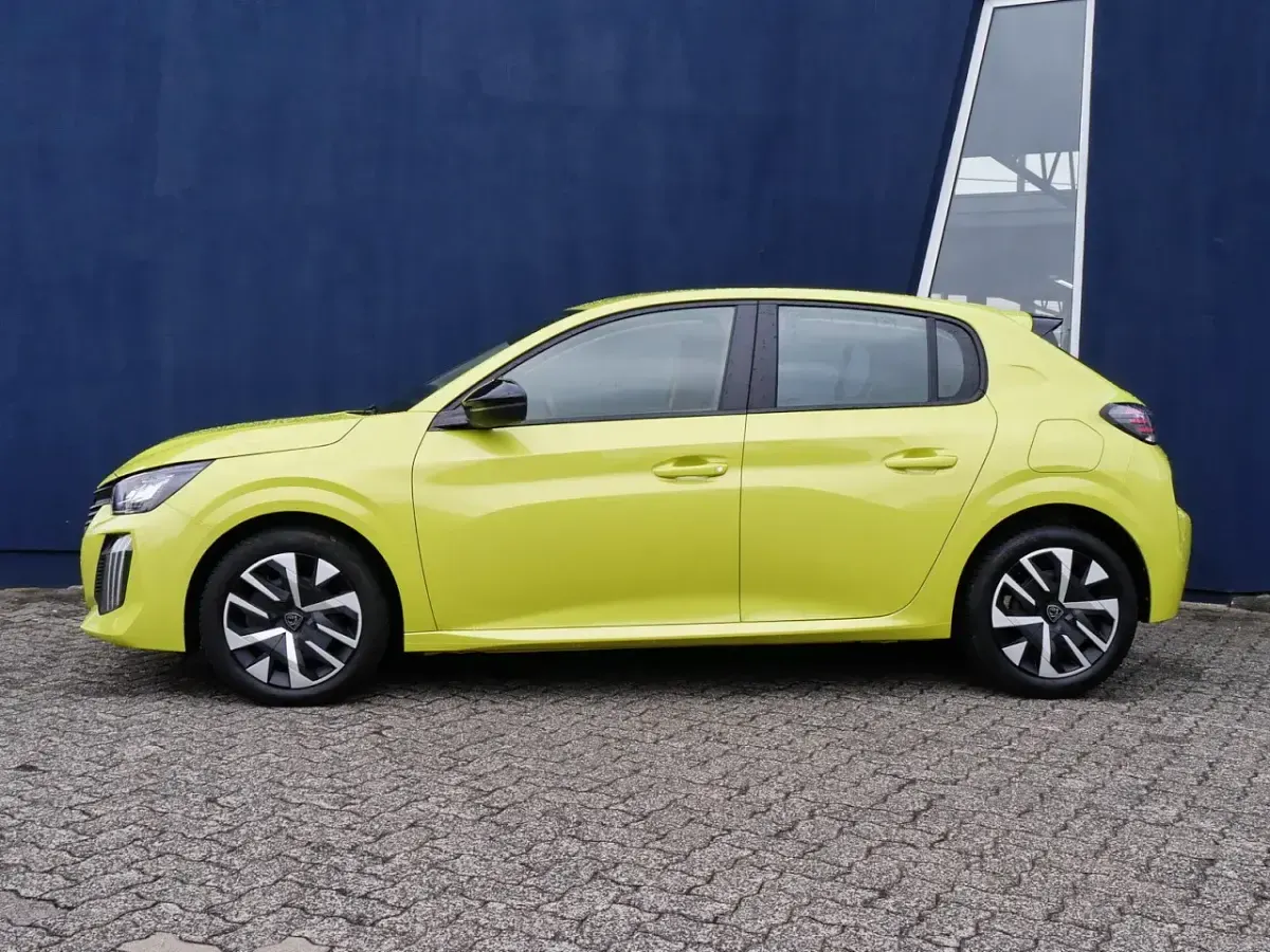 Gebraucht Peugeot 208 Active 101 PS (74 kW) 2024 Gelb Kleinwagen