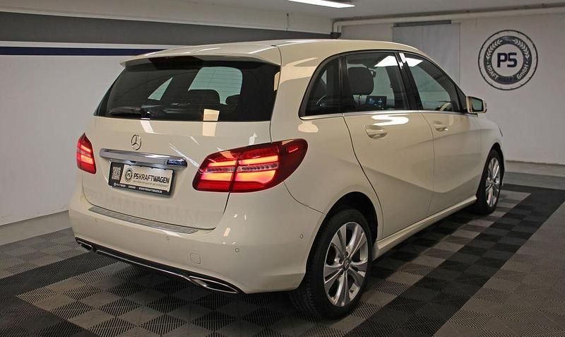 Gebraucht Mercedes B220 184 PS (135 kW) 2016 Weiß Van / Kleinbus