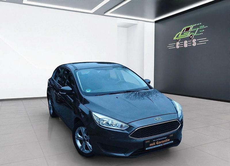 Gebraucht Ford Focus Ambiente 101 PS (74 kW) 2016 Grau Limousine