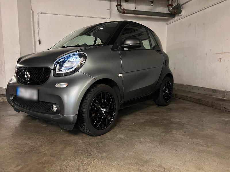 Grau Gebraucht 2017 Smart ForTwo Coupé Kleinwagen | 14.600 € (Etwas zu teuer) - Bild 1/4