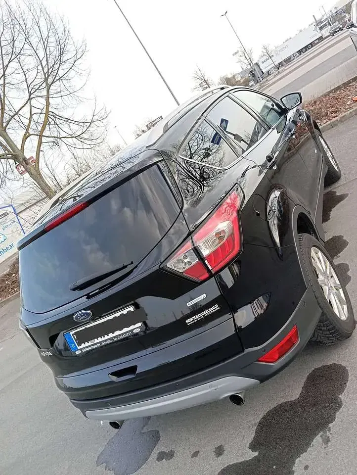 Gebraucht Ford Kuga Titanium 182 PS (133 kW) 2017 Schwarz SUV