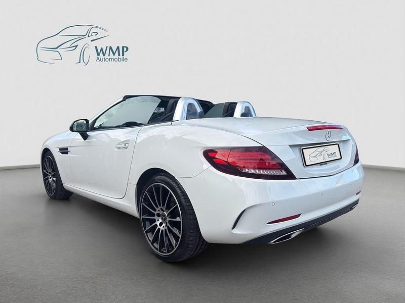 Gebraucht Mercedes SLC180 AMG 156 PS (114 kW) 2017 Weiß Cabrio