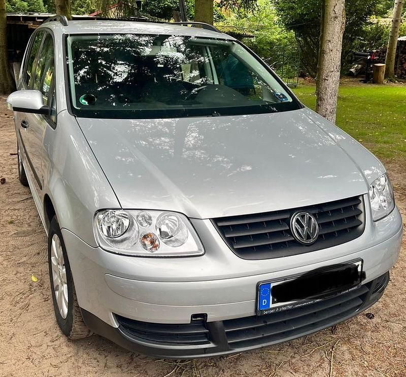 Silber Gebraucht 2003 VW Touran Basis Van / Kleinbus | 2.500 € (Etwas zu teuer) - Bild 1/4