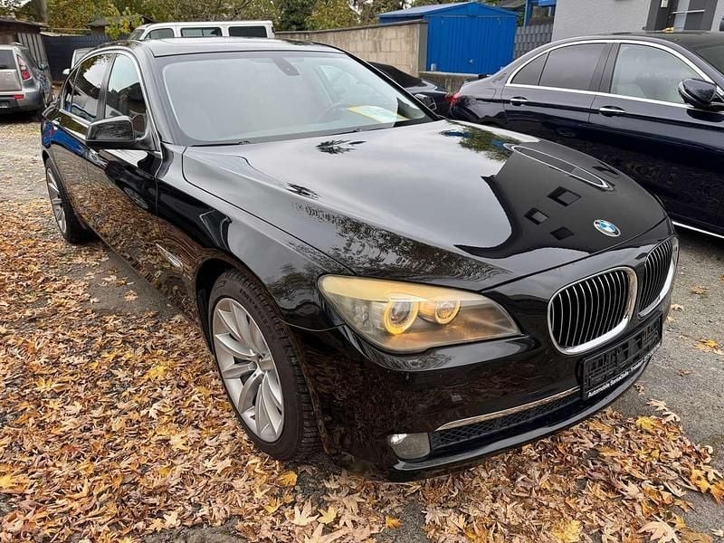 Gebraucht BMW 740L 326 PS (239 kW) 2012 Schwarz (metallic) Limousine