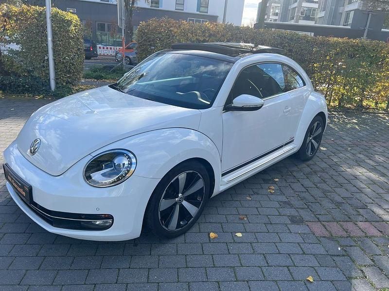 Weiß Gebraucht 2015 VW Beetle Cup Limousine | 11.900 € (Fairer Preis) - Bild 1/4