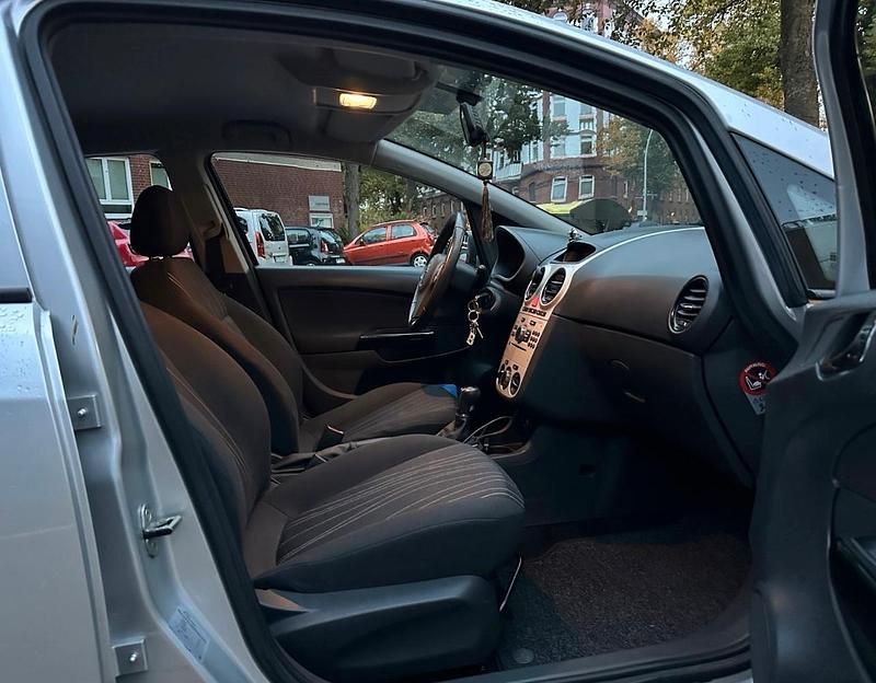 Gebraucht Opel Corsa 90 PS (66 kW) 2008 Silber Kleinwagen
