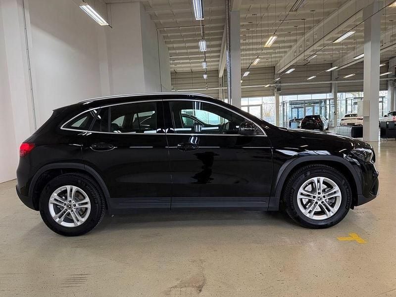Gebraucht Mercedes GLA200 163 PS (119 kW) 2024 Unilack nachtschwarz SUV