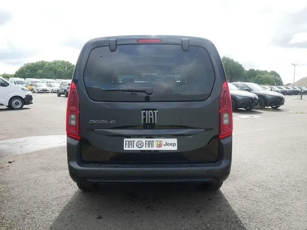 Neu Fiat Doblò Comfort 131 PS (96 kW) 2026 Blau Van / Kleinbus