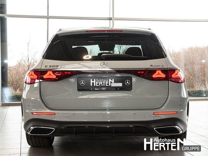Gebraucht Mercedes E300 AMG 197 PS (144 kW) 2025 Manufaktur lack manufaktur alpin Kombi