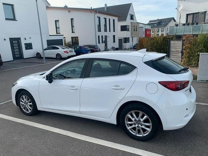 Gebraucht Mazda 3 Center-Line 105 PS (77 kW) 2017 Weiß Limousine